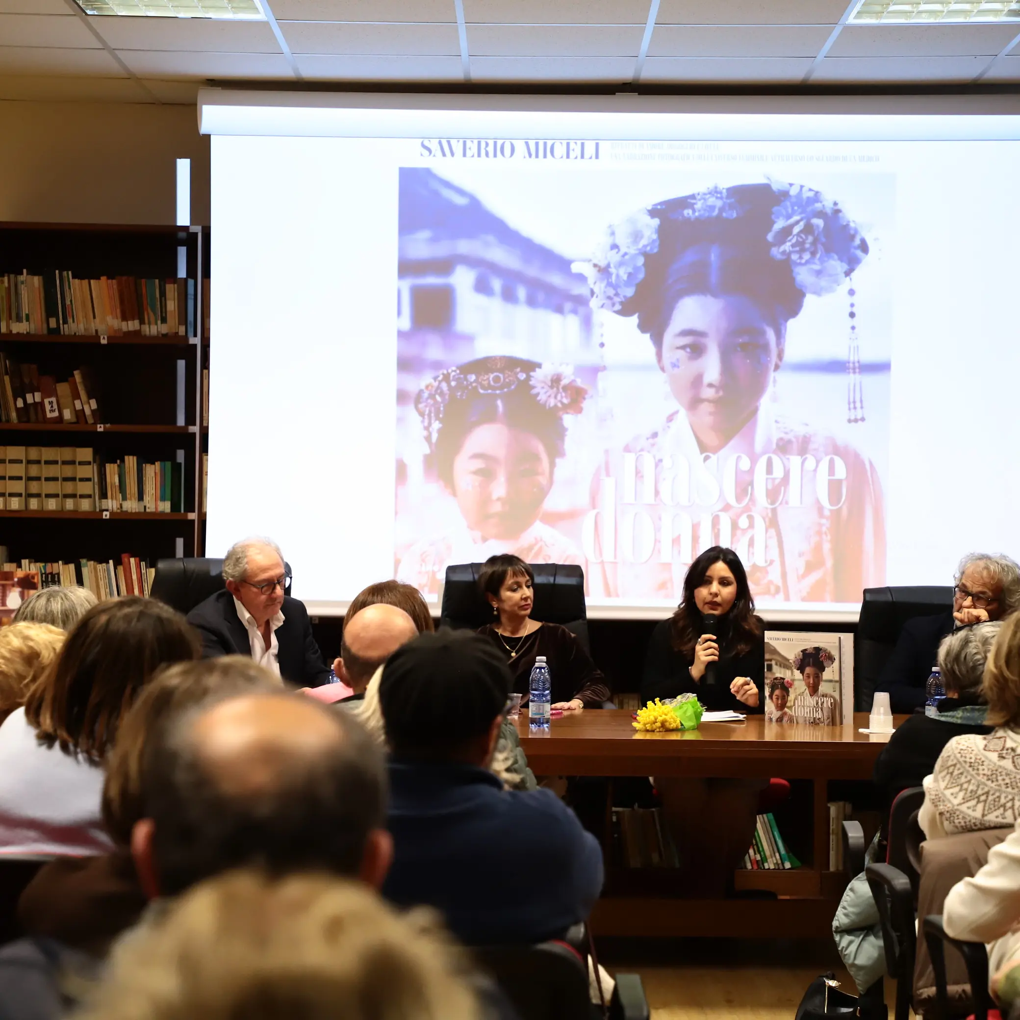 “Nascere Donna – Punto Zero”, presentato a Catanzaro il progetto fotografico di Saverio Miceli\n