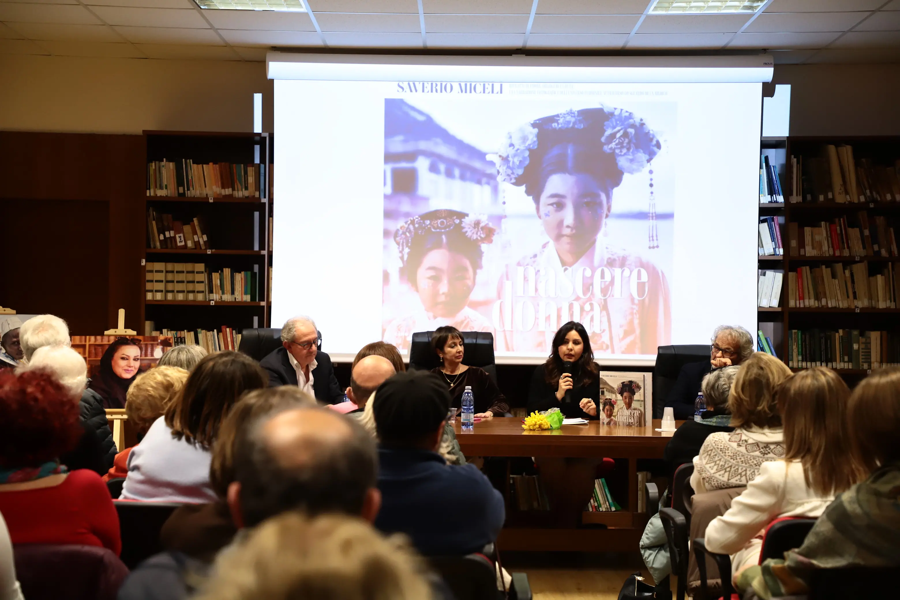 “Nascere Donna – Punto Zero”, presentato a Catanzaro il progetto fotografico di Saverio Miceli\n