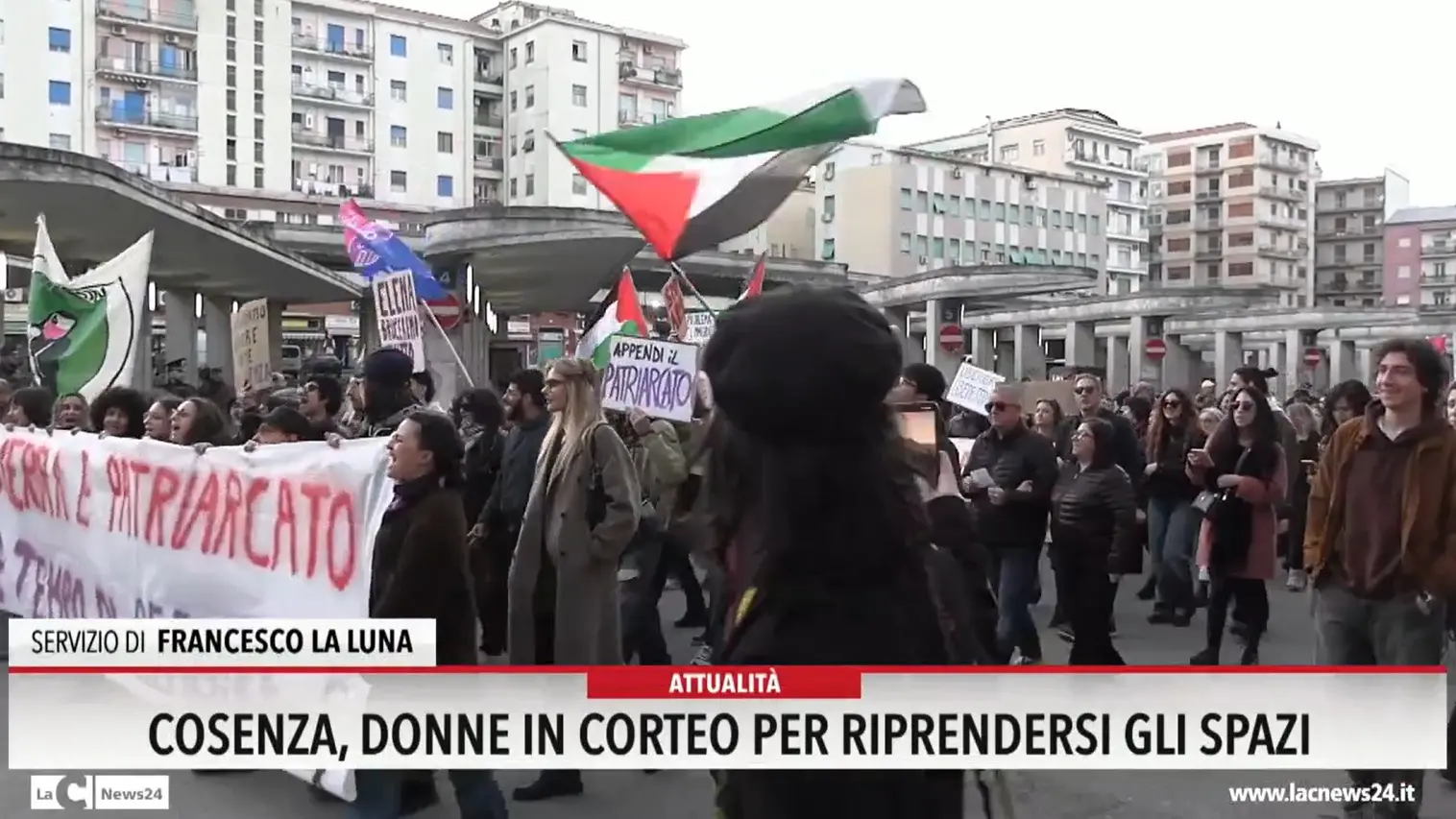 Cosenza, donne in corteo per riprendersi gli spazi