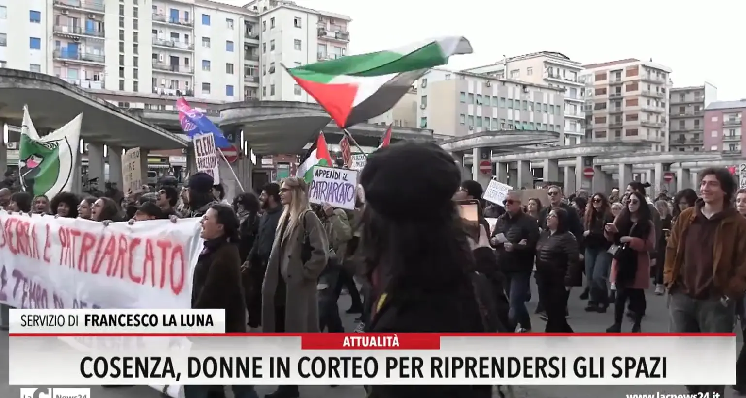 Cosenza, donne in corteo per riprendersi gli spazi