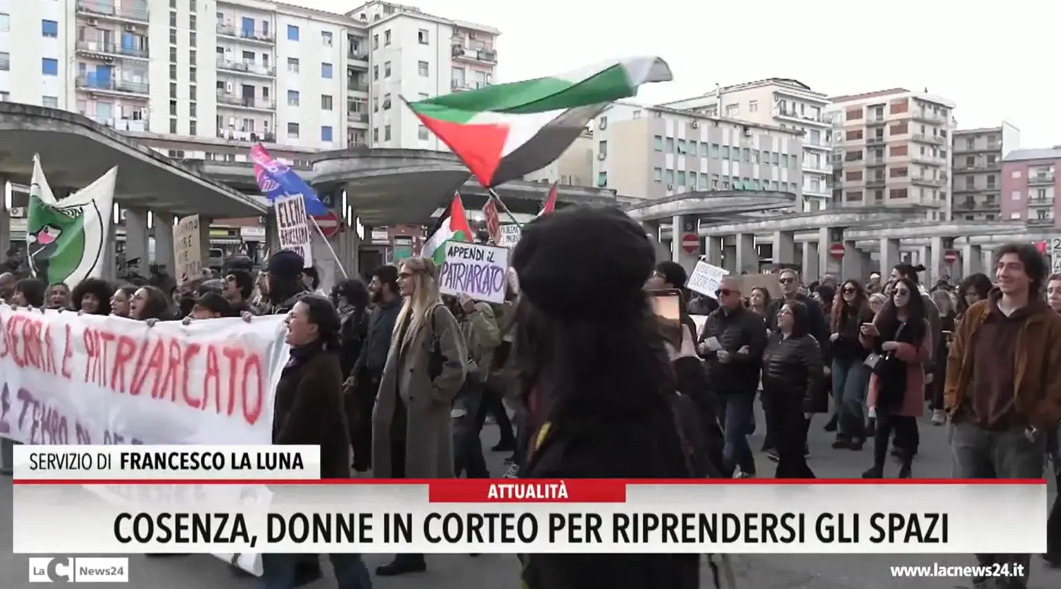 Cosenza, donne in corteo per riprendersi gli spazi
