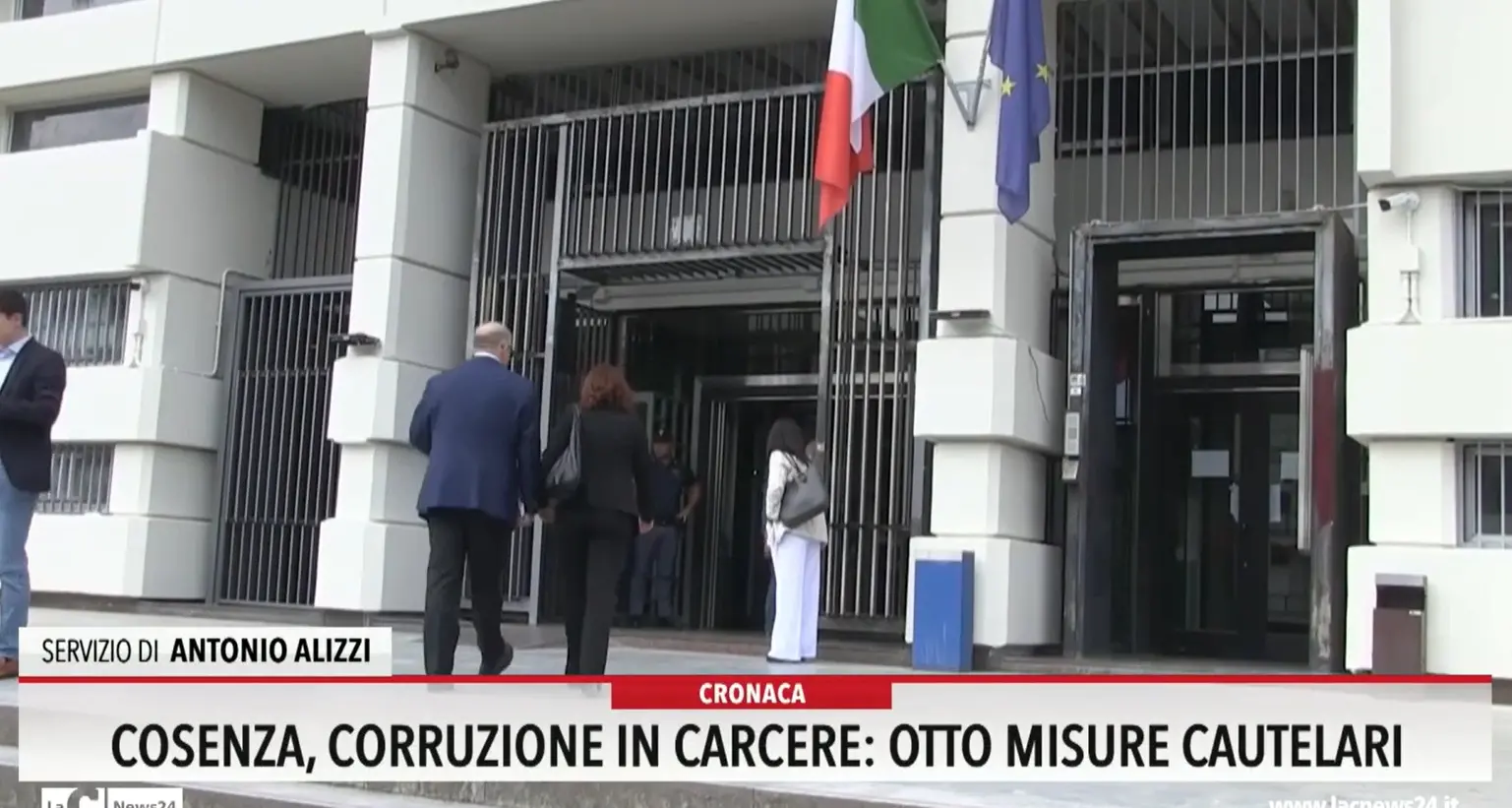 Cosenza, corruzione in carcere: otto misure cautelari