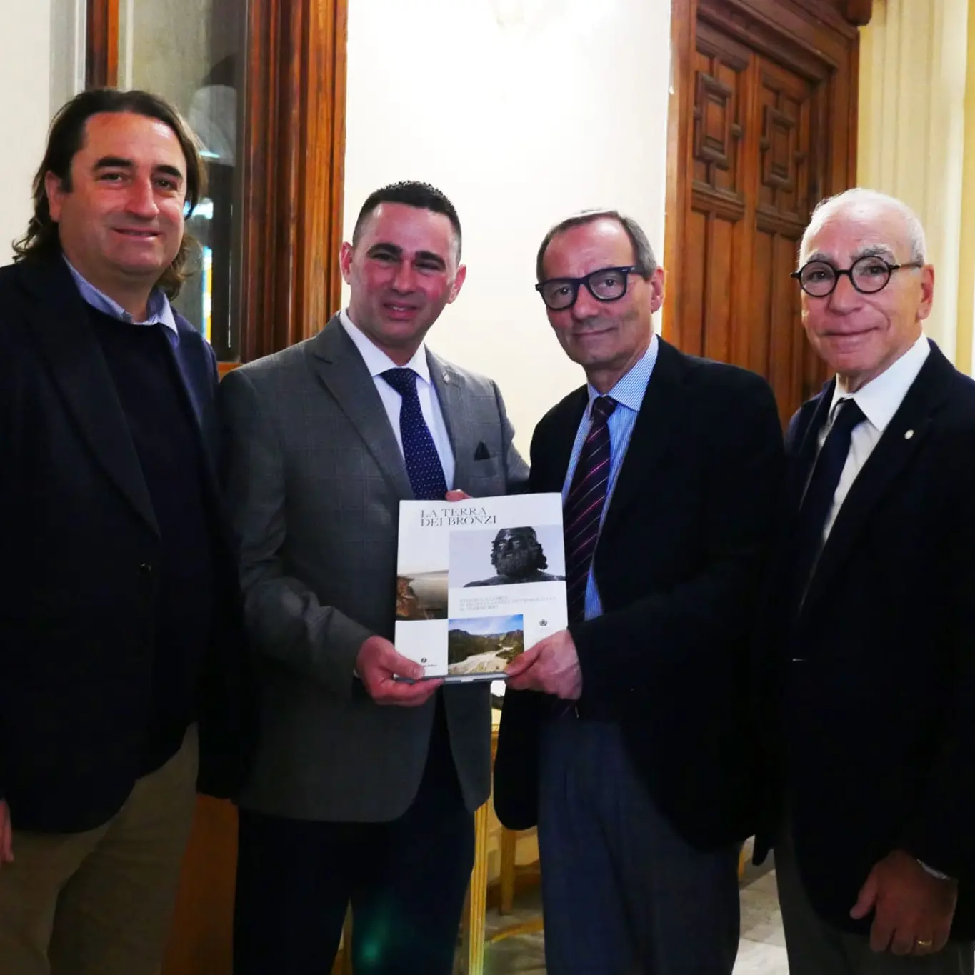 Turismo delle radici, Reggio guarda al mondo: identità, mare e borghi al centro della strategia per attrarre le comunità italiane all’estero\n