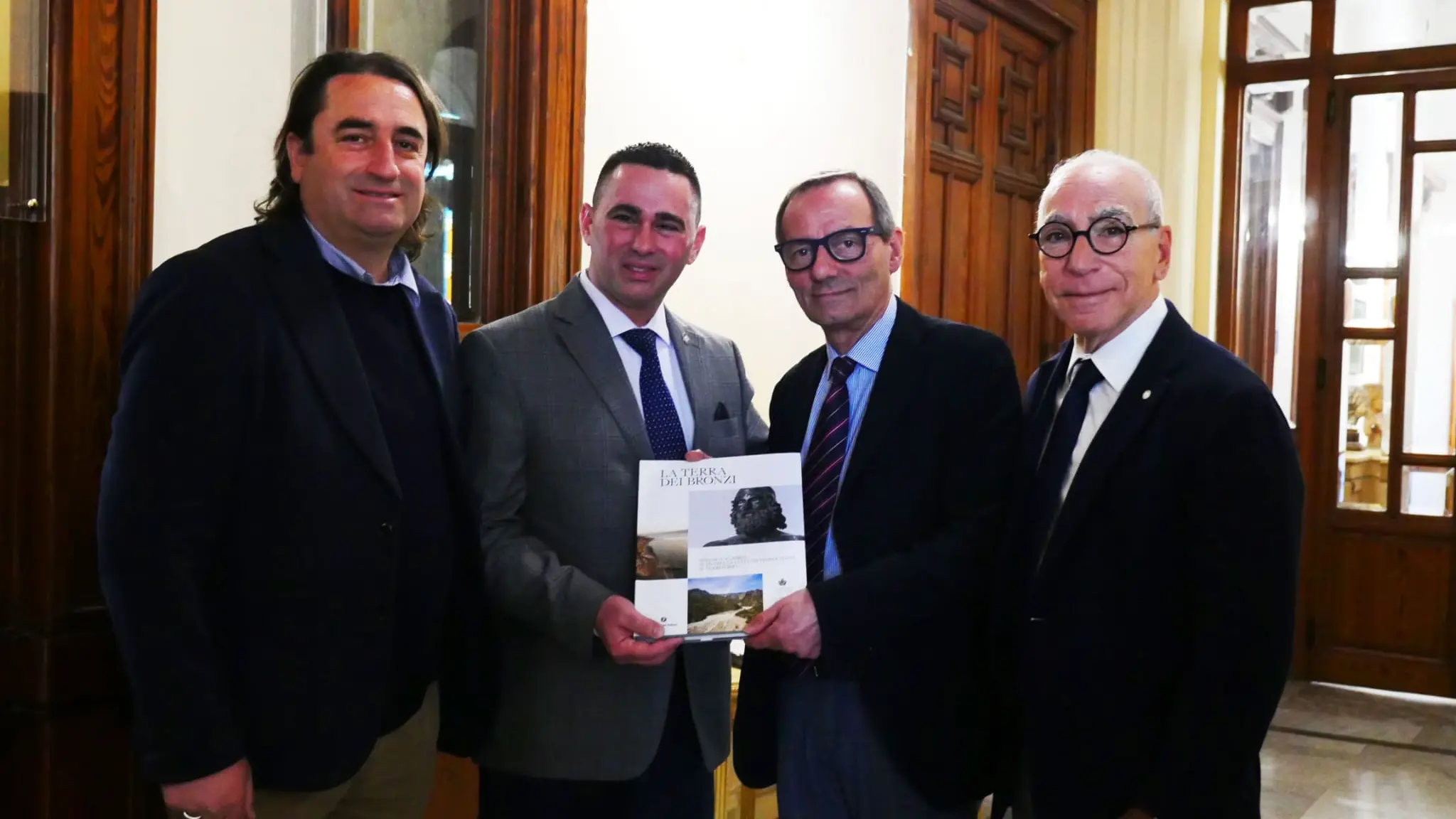 Turismo delle radici, Reggio guarda al mondo: identità, mare e borghi al centro della strategia per attrarre le comunità italiane all’estero\n