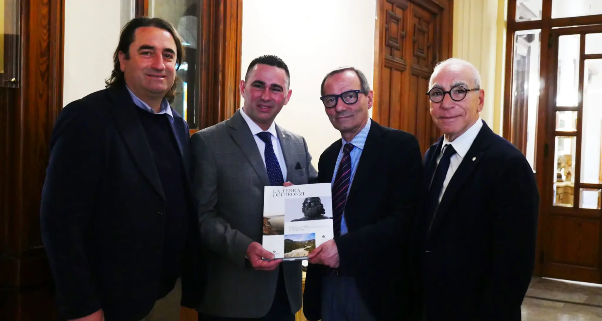 Turismo delle radici, Reggio guarda al mondo: identità, mare e borghi al centro della strategia per attrarre le comunità italiane all’estero\n