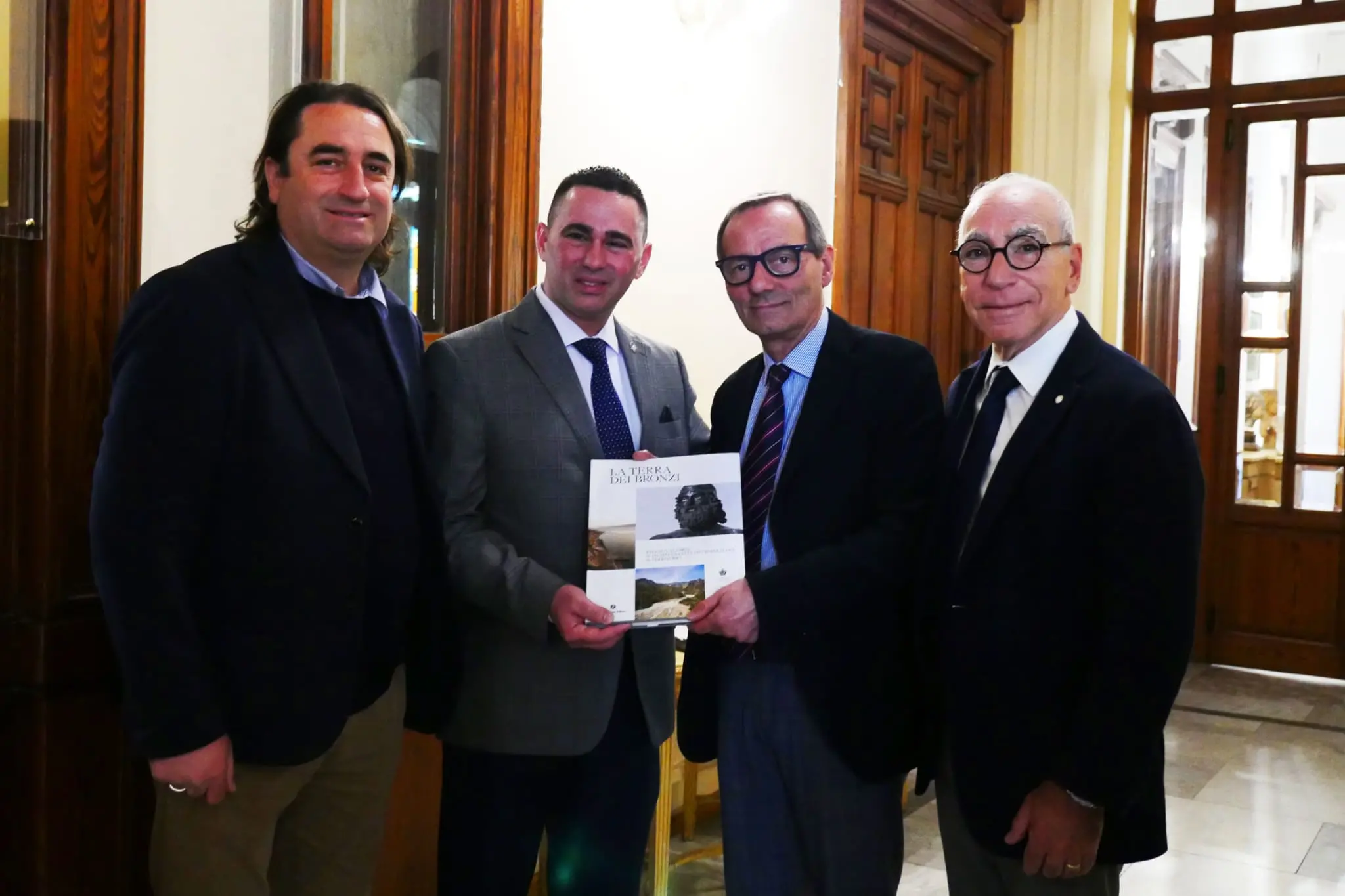 Turismo delle radici, Reggio guarda al mondo: identità, mare e borghi al centro della strategia per attrarre le comunità italiane all’estero\n