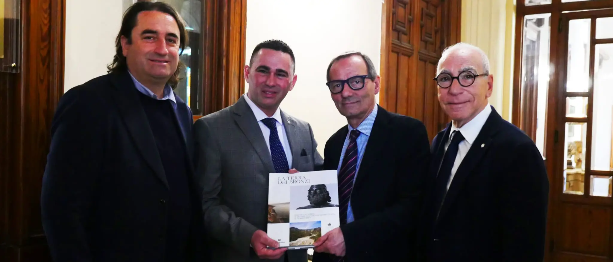 Turismo delle radici, Reggio guarda al mondo: identità, mare e borghi al centro della strategia per attrarre le comunità italiane all’estero\n