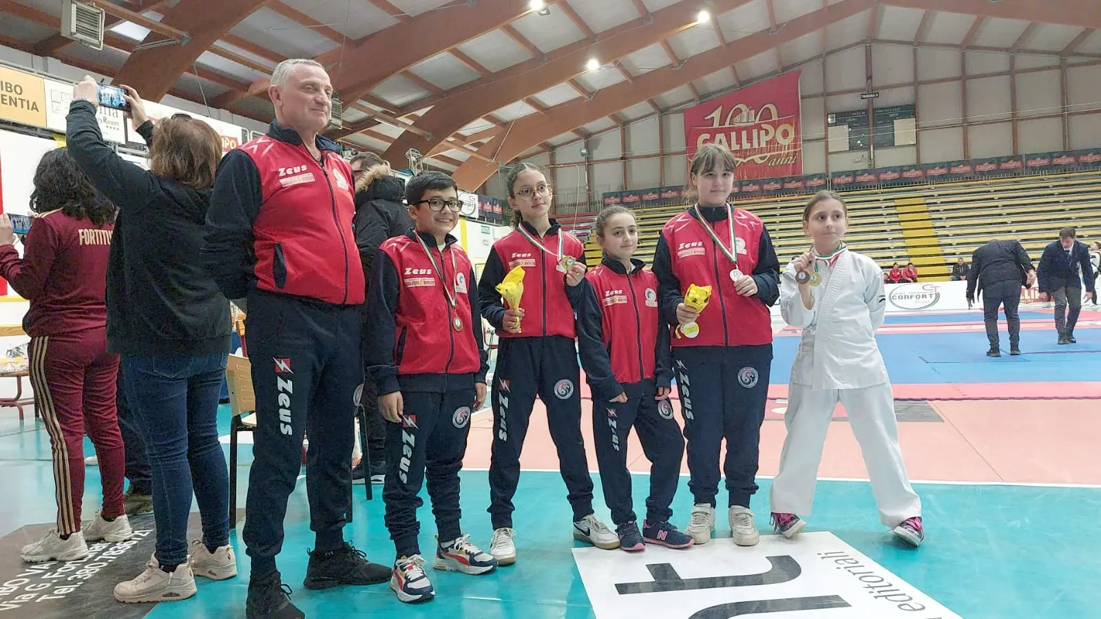 Successo per l’Asd Tropheum Karate Club al Gran Prix di Vibo: conquistate 7 medaglie\n