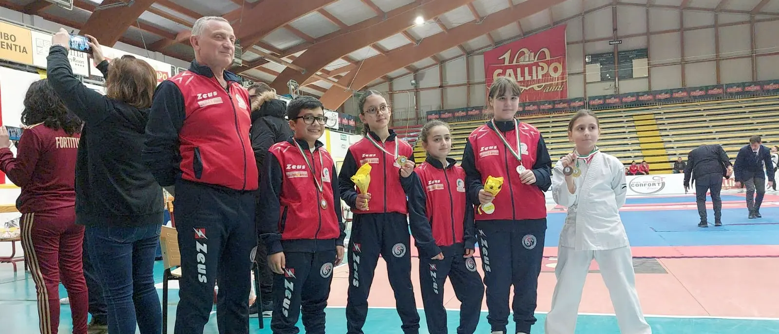 Successo per l’Asd Tropheum Karate Club al Gran Prix di Vibo: conquistate 7 medaglie\n