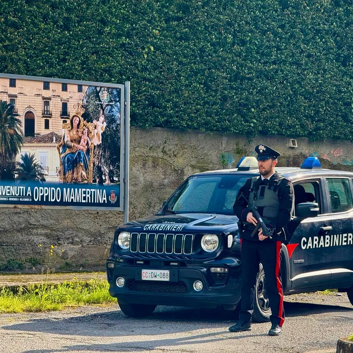 Oppido Mamertina, scaricano calcinacci nel torrente Porcello: due operai denunciati dai carabinieri\n
