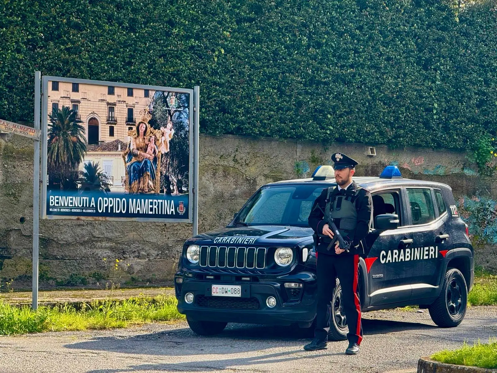 Oppido Mamertina, scaricano calcinacci nel torrente Porcello: due operai denunciati dai carabinieri\n