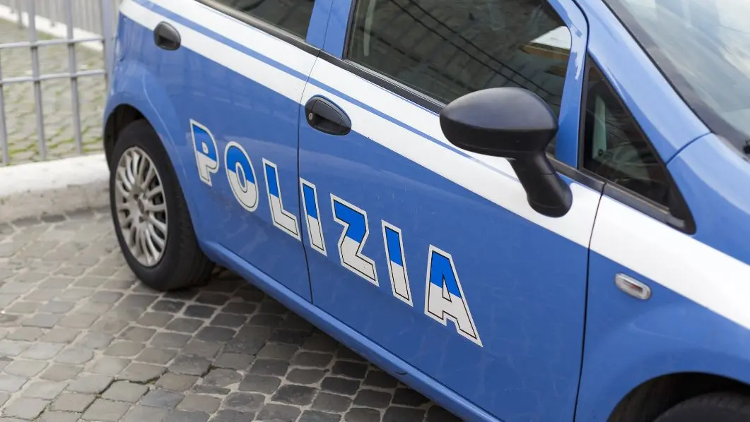 Prova a rapire un bambino nel parcheggio del supermercato: arrestato 34enne a Latina\n