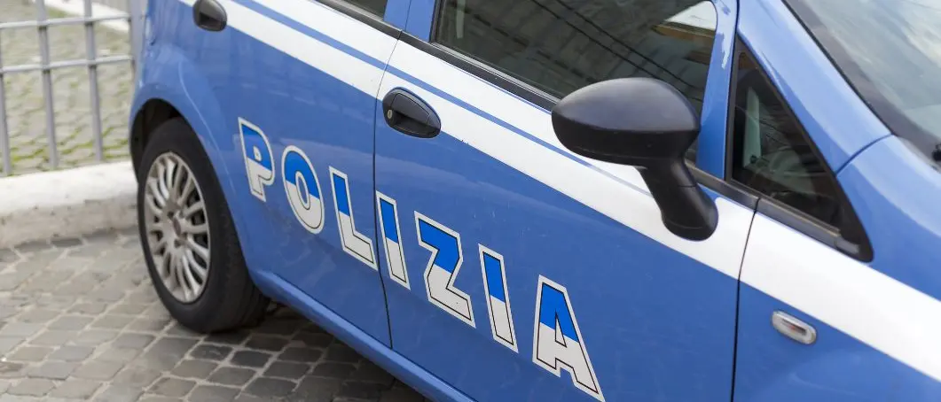 Bergamo, donna di 42 anni uccisa in casa: il marito tenta il suicidio\n