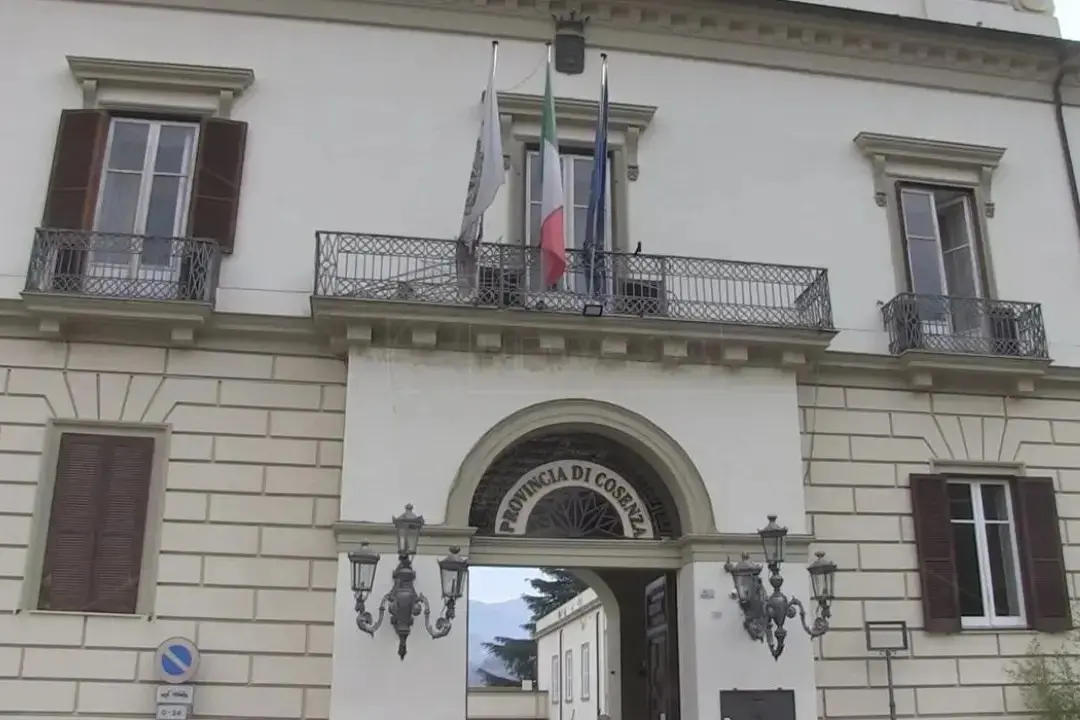 Le provinciali di Cosenza smascherano la debolezza del centrosinistra nonostante il consenso locale\n