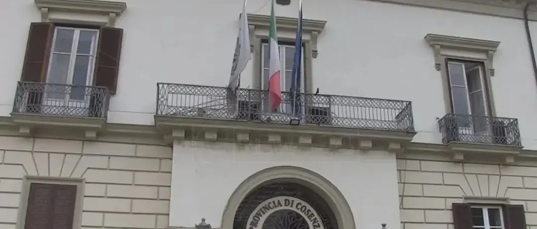 Le provinciali di Cosenza smascherano la debolezza del centrosinistra nonostante il consenso locale\n