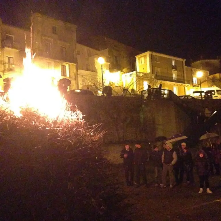 Dipignano, il falò valdese e la storia di Robin: dalle Alpi al Sud Sudan, fino a Cosenza passando per l’Uganda\n