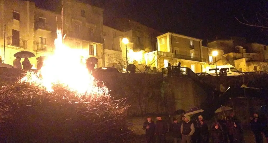 Dipignano, il falò valdese e la storia di Robin: dalle Alpi al Sud Sudan, fino a Cosenza passando per l’Uganda\n