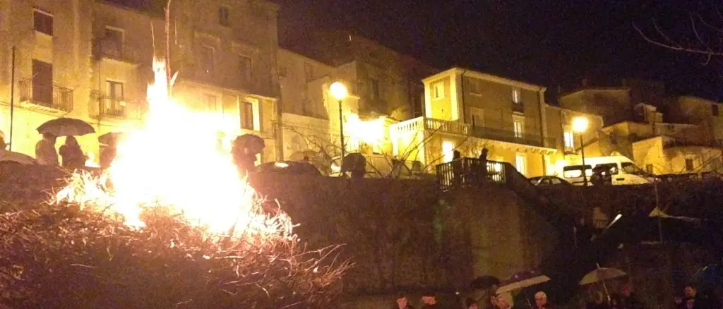 Dipignano, il falò valdese e la storia di Robin: dalle Alpi al Sud Sudan, fino a Cosenza passando per l’Uganda\n