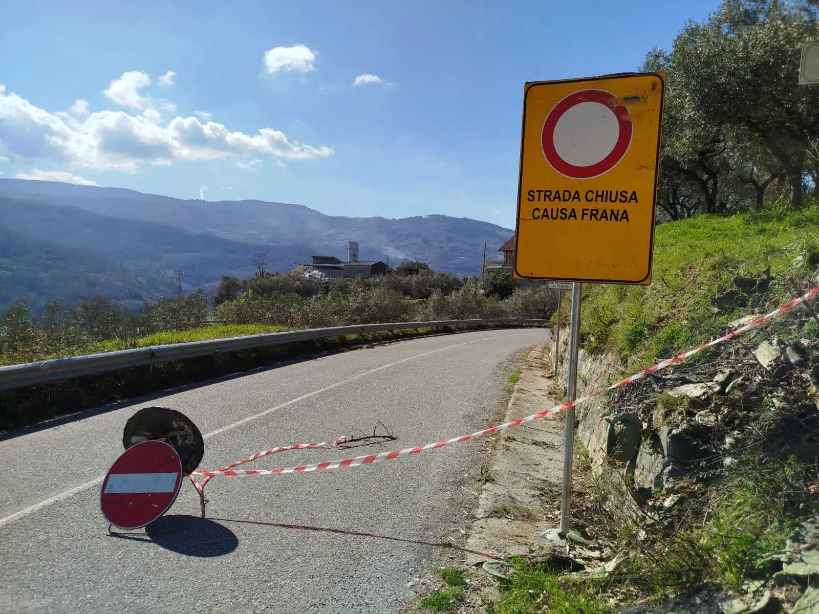 Strade provinciali impercorribili dopo i danni del maltempo, Martirano, Conflenti e Motta S. Lucia ancora isolati. L’appello: «Garantire i servizi essenziali»\n