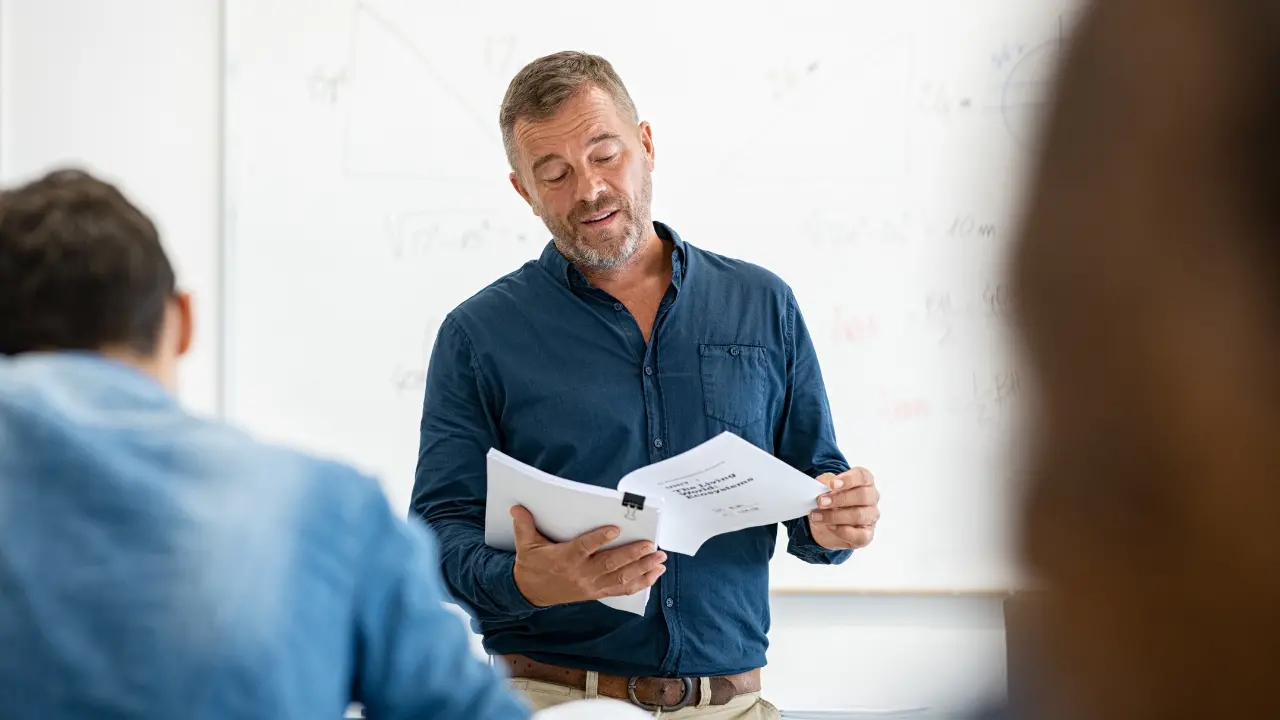 Carta del docente ridotta a 383 euro: l’And accusa il Ministero di «operazione ragionieristica»\n