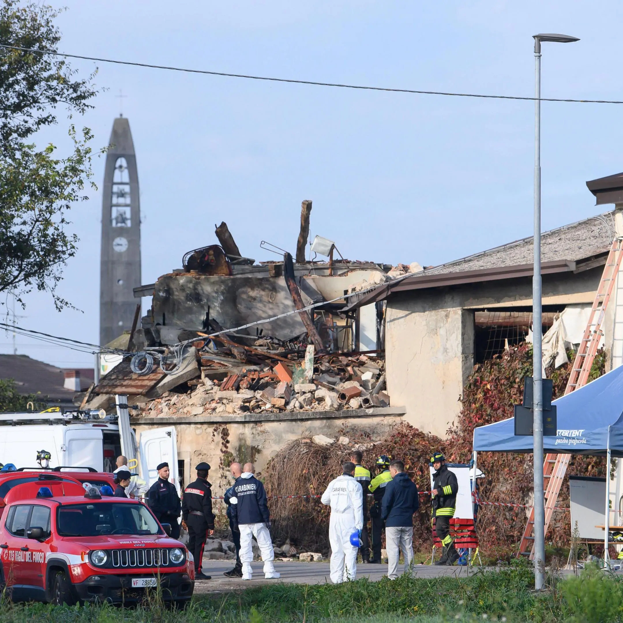 Esplode una casa nel Pistoiese: crollo dopo l’incendio, un uomo disperso sotto le macerie\n