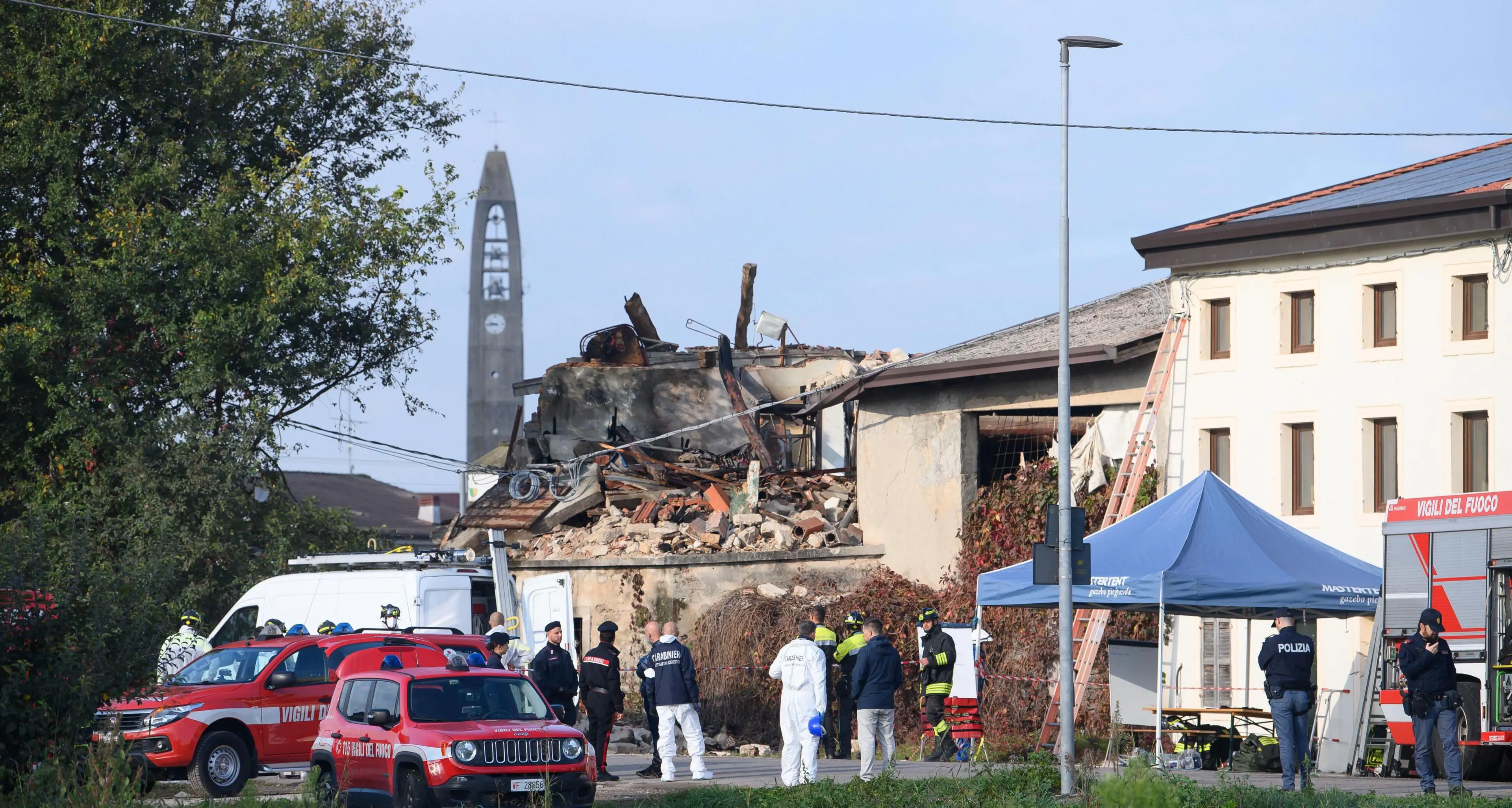 Esplode una casa nel Pistoiese: crollo dopo l’incendio, un uomo disperso sotto le macerie\n