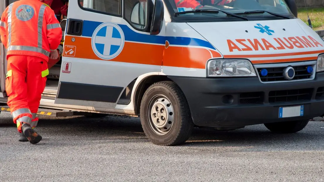 Tragico incidente stradale: uomo travolto e ucciso mentre attraversa la strada tra Gioia Tauro e Taurianova\n
