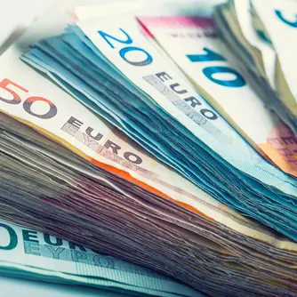 Stipendi, aumenti in busta paga da marzo: ecco a chi toccheranno i benefit\n