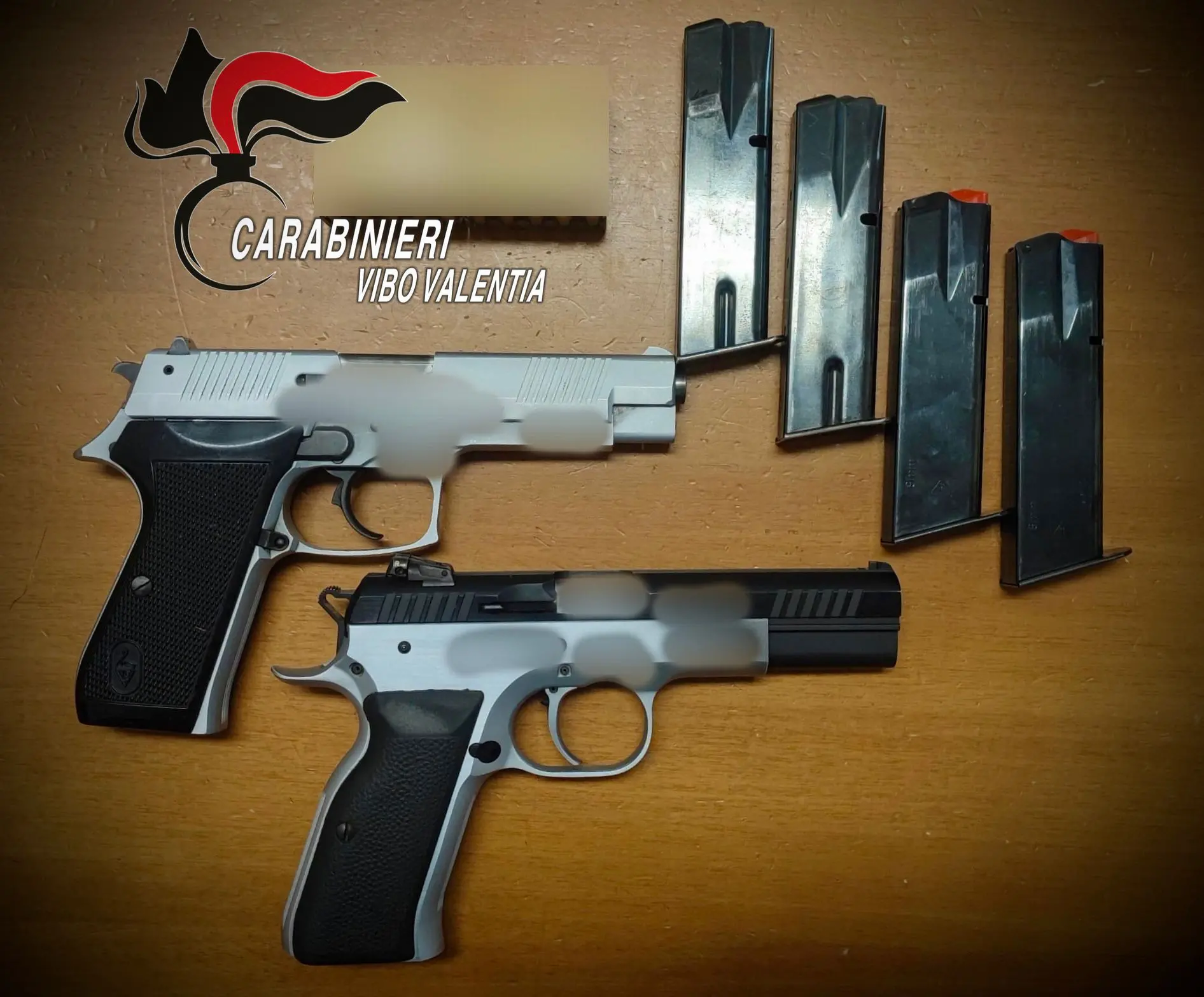 Coltelli fino a 20 centimetri, pistole e cartucce:\u00A0raffica di denunce nei controlli dei Carabinieri nel Vibonese\n