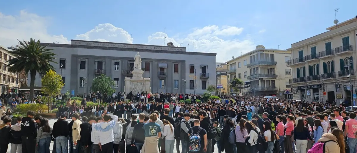 Prove di evacuazione per gli studenti del liceo scientifico Leonardo Da Vinci di Reggio\n