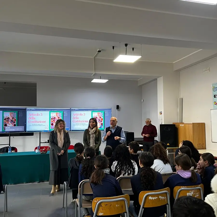 All’istituto Radice Alighieri di Reggio il progetto “La legalità è inclusione: adottiamo l’articolo 3 della Costituzione”\n