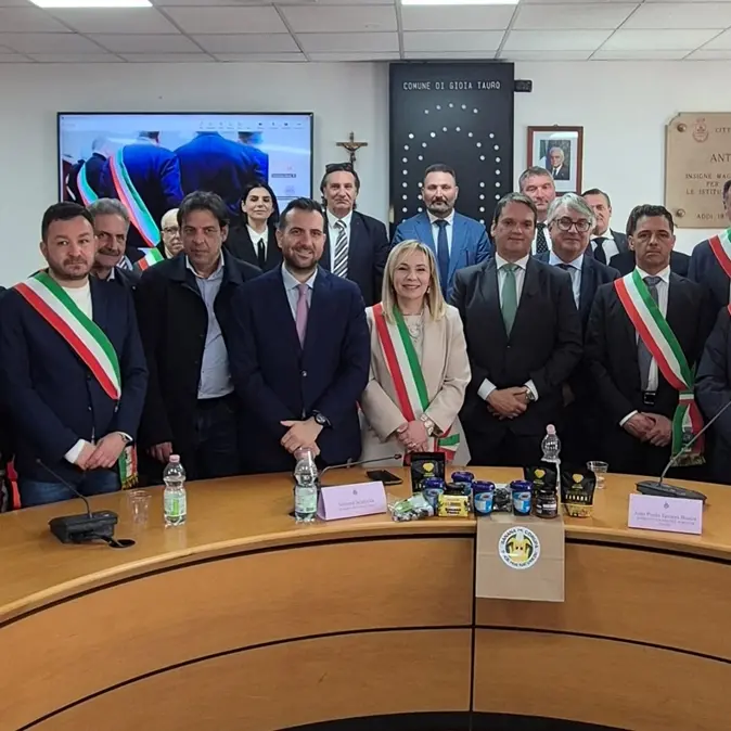 Delegazione governativa del Brasile a Gioia Tauro,\u00A0Cirillo: «Sinergia tra Porti per la crescita del territorio»\n