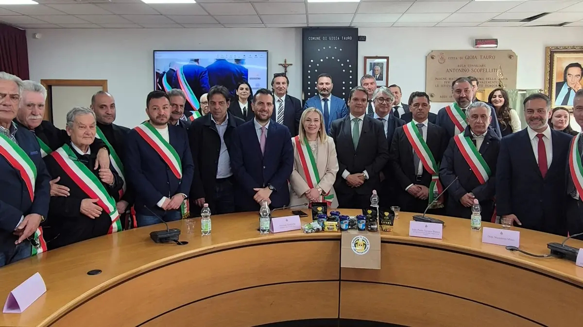 Delegazione governativa del Brasile a Gioia Tauro,\u00A0Cirillo: «Sinergia tra Porti per la crescita del territorio»\n