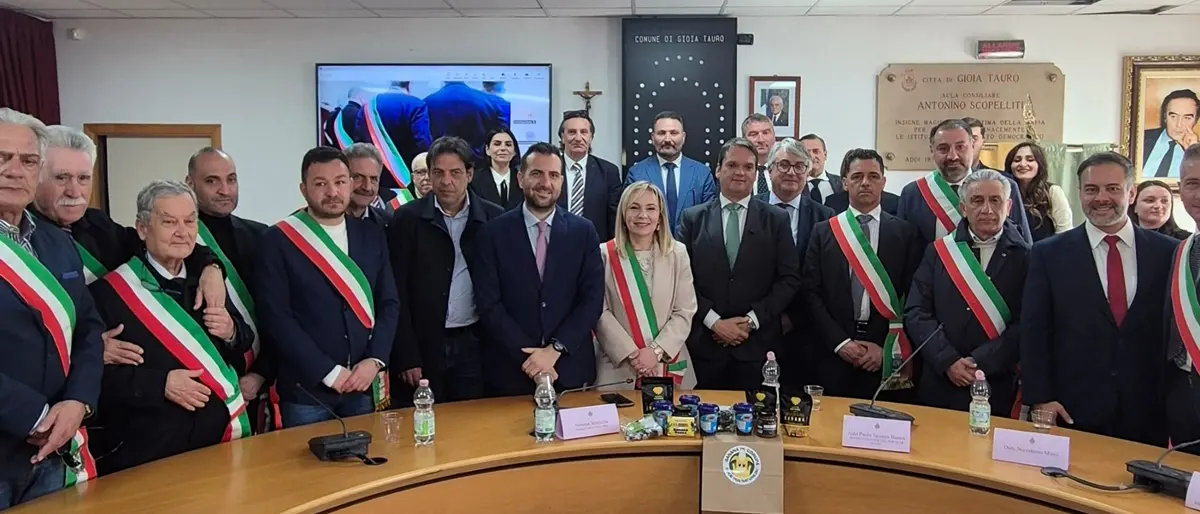 Delegazione governativa del Brasile a Gioia Tauro,\u00A0Cirillo: «Sinergia tra Porti per la crescita del territorio»\n