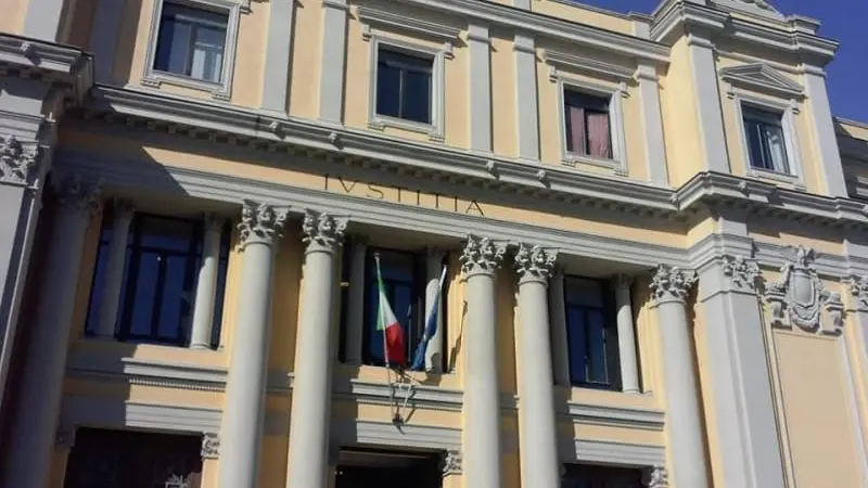 <p>Processo Petrol Mafie, condanne e assoluzioni: ecco la <span style=\"color:hsl(0, 75%, 60%);\">sentenza </span>della Corte d’Appello di Catanzaro – <span style=\"color:hsl(0, 75%, 60%);\">NOMI</span></p>