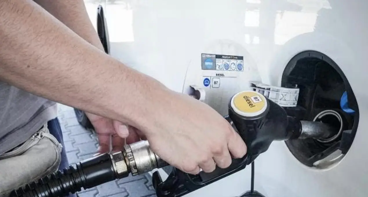 <p>Benzina alle stelle in Calabria, controlli della Guardia di finanza sui distributori</p>