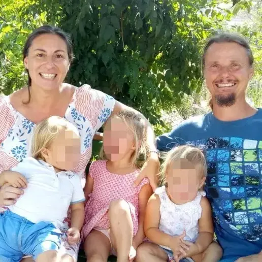 Famiglia nel bosco,\u00A0una vita off-grid fino all’allontanamento dei figli: l’informazione che non\u00A0c’è stata\n