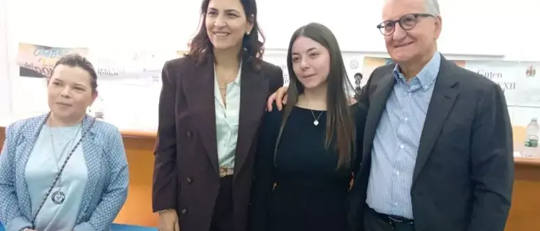 Catanzaro, la studentessa rientrata da Dubai: «Esperienza forte, felice di essere di nuovo a scuola»\n