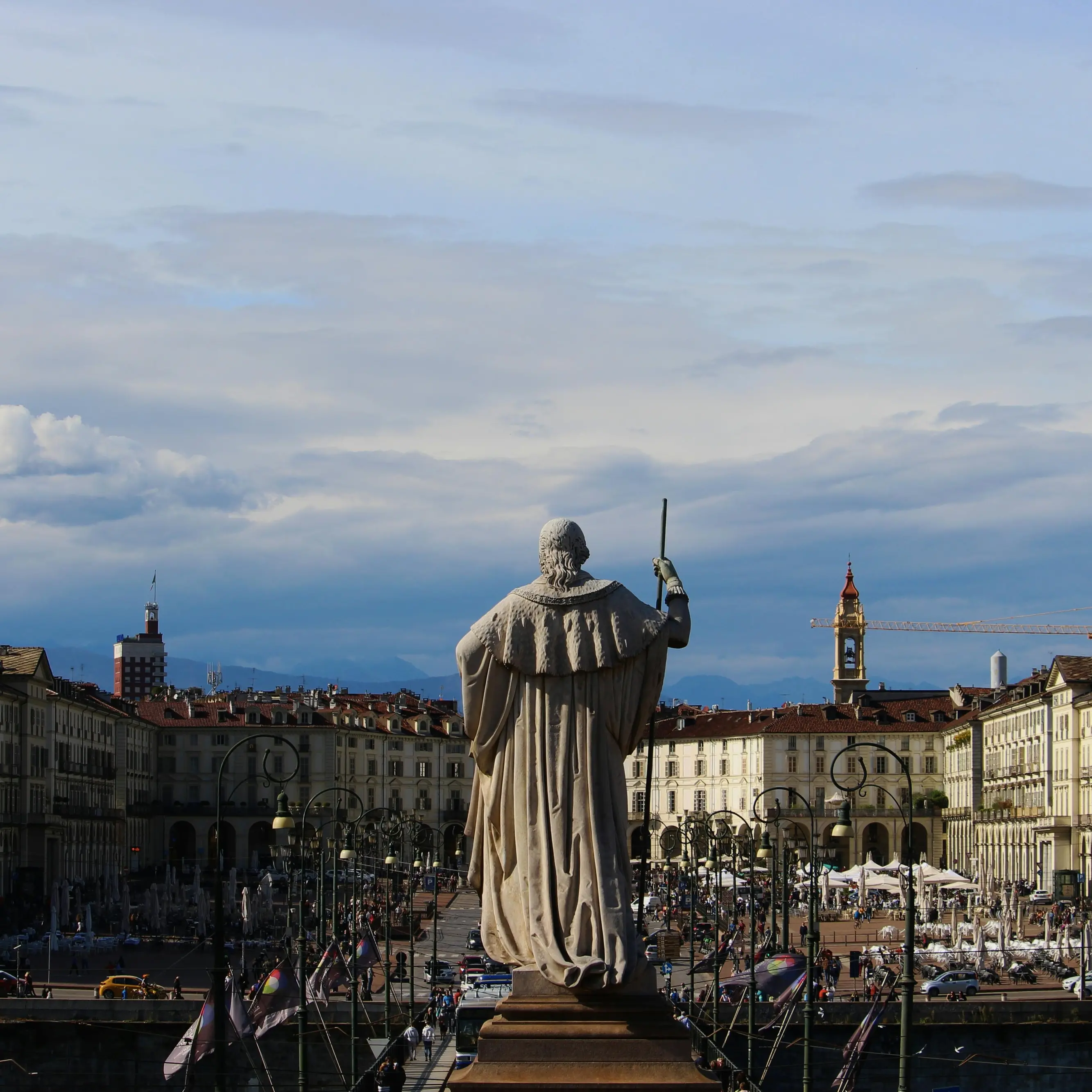 ’Ndrangheta, in Piemonte un esercito di 900 affiliati: «Clan presenti in 24 comuni con 16 locali. Gli indagati sono 450»\n