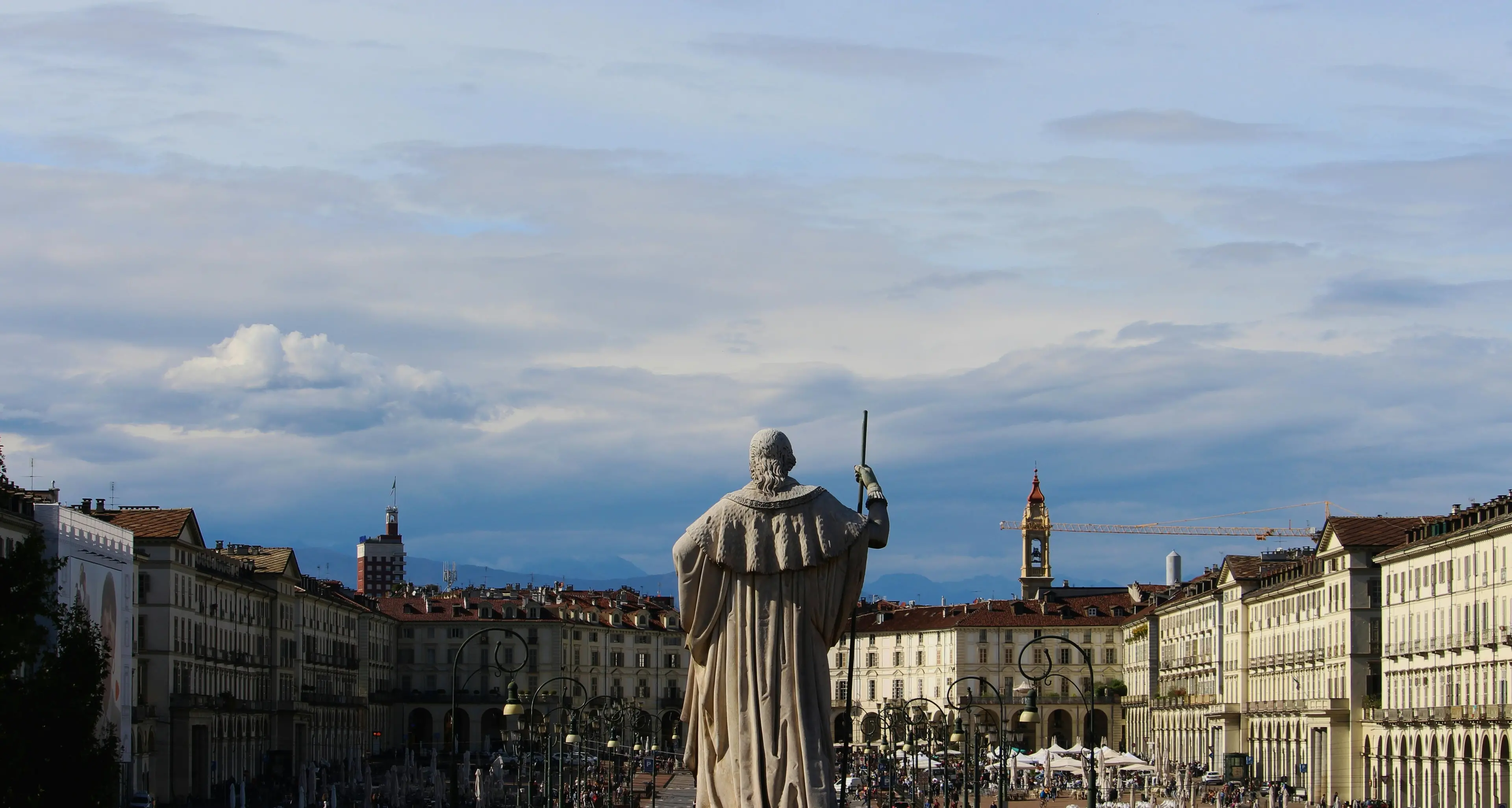 ’Ndrangheta, in Piemonte un esercito di 900 affiliati: «Clan presenti in 24 comuni con 16 locali. Gli indagati sono 450»\n