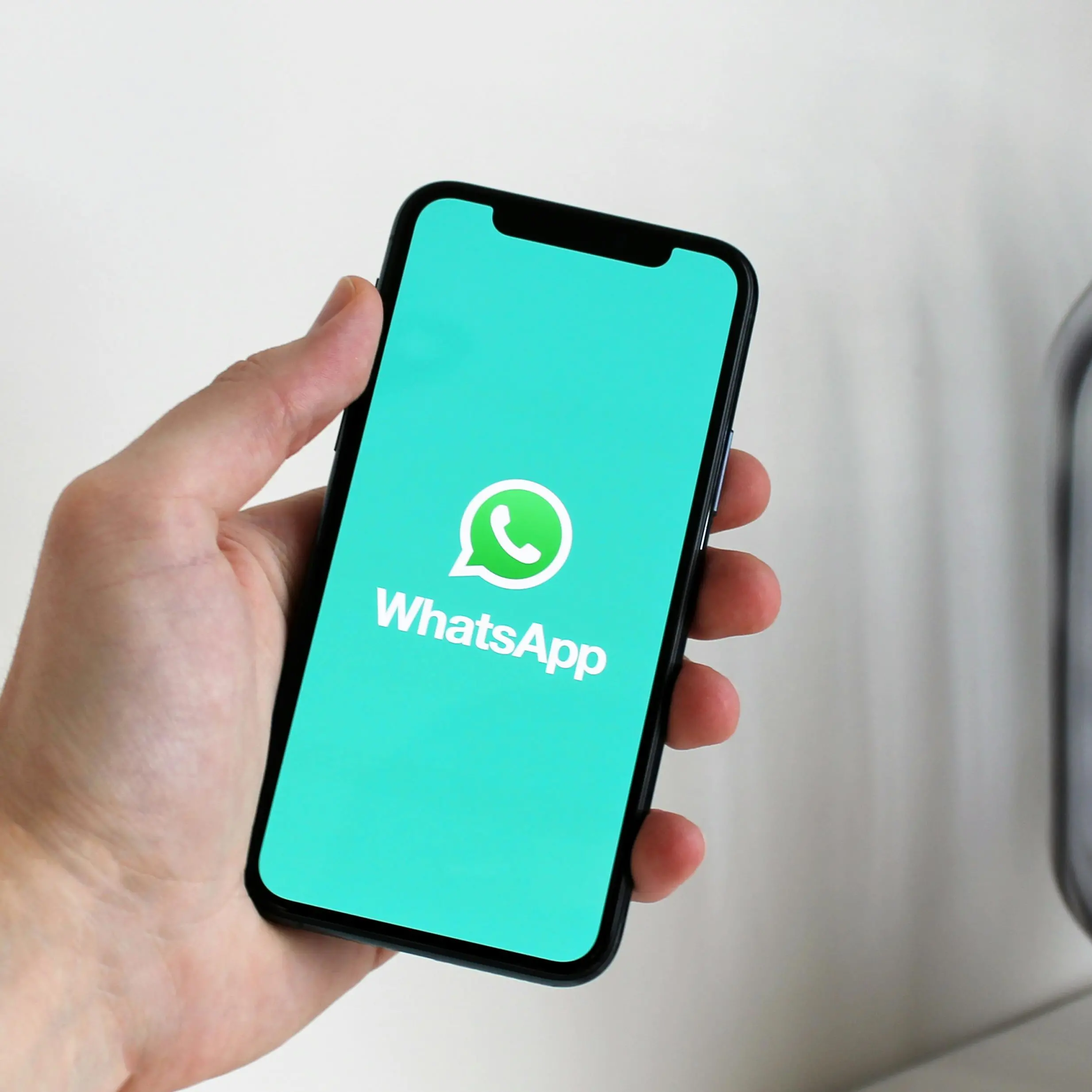 Whatsapp, arrivano gli account per gli under 13: saranno gestiti dai genitori\n