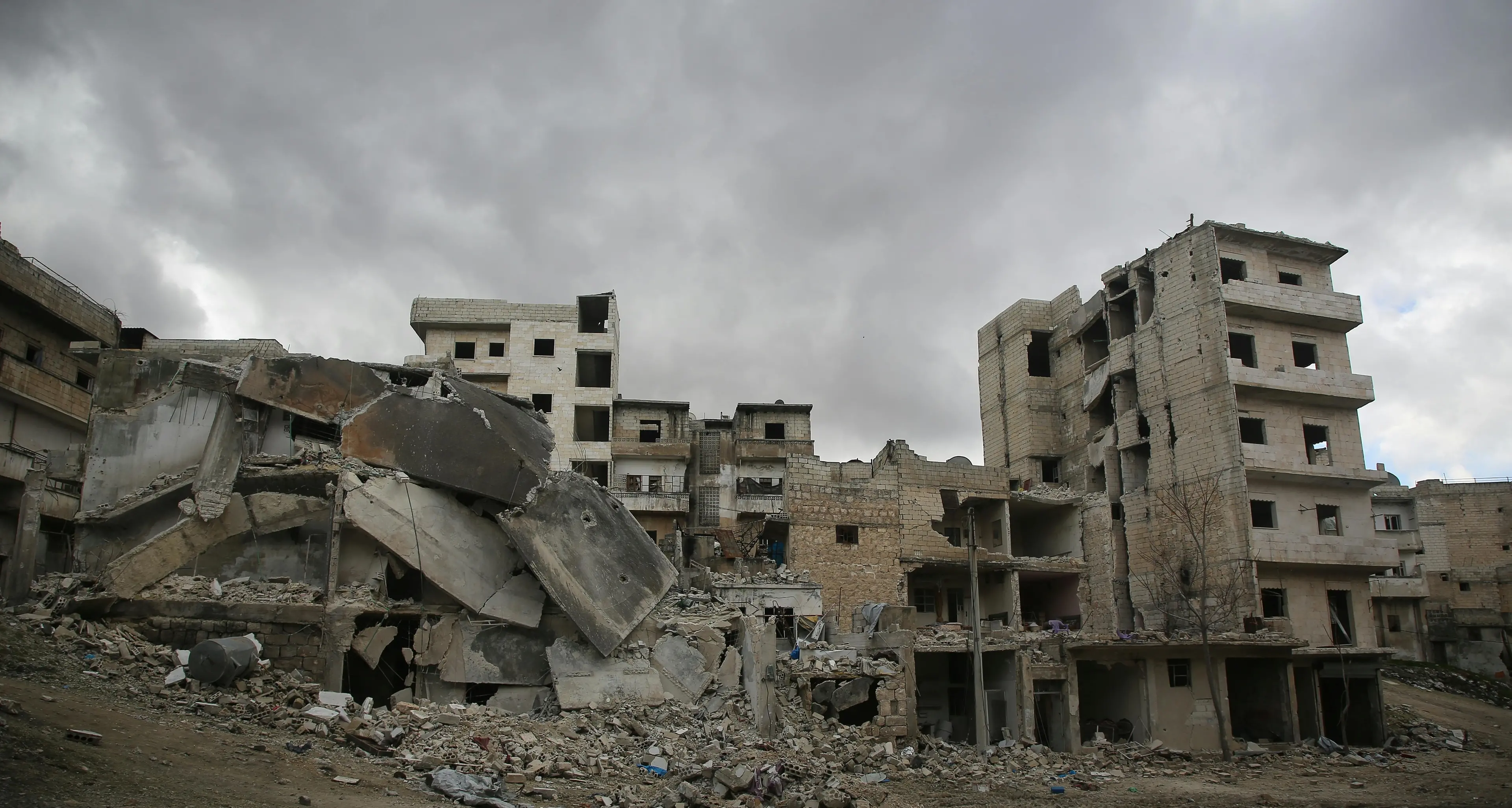 Medio Oriente in guerra: rischio di escalation tra Hezbollah e Siria lungo il confine libanese\n