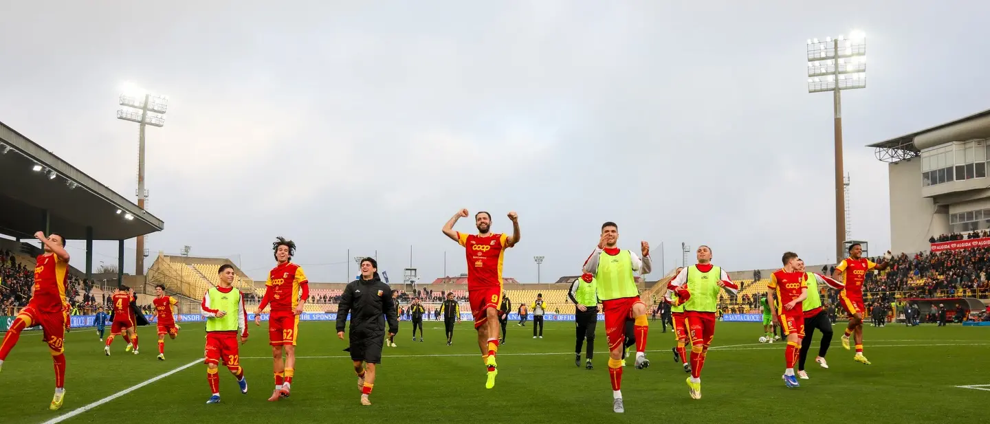 Catanzaro, numeri da primato per i giallorossi:\u00A0sarebbe in vetta alla\u00A0classifica nelle ultime sette giornate\n