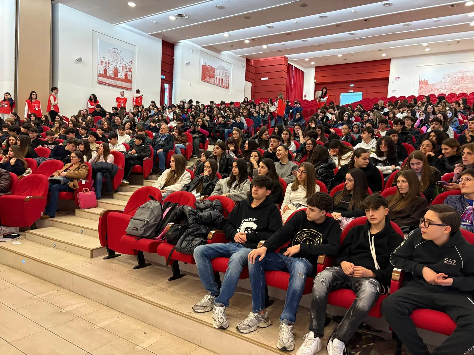 Al liceo Telesio “Ragazzi Interrotti”: teatro e musica contro hikikomori, dipendenze e cyberbullismo\n