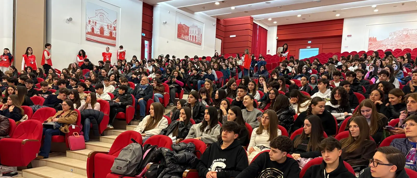 Al liceo Telesio “Ragazzi Interrotti”: teatro e musica contro hikikomori, dipendenze e cyberbullismo\n