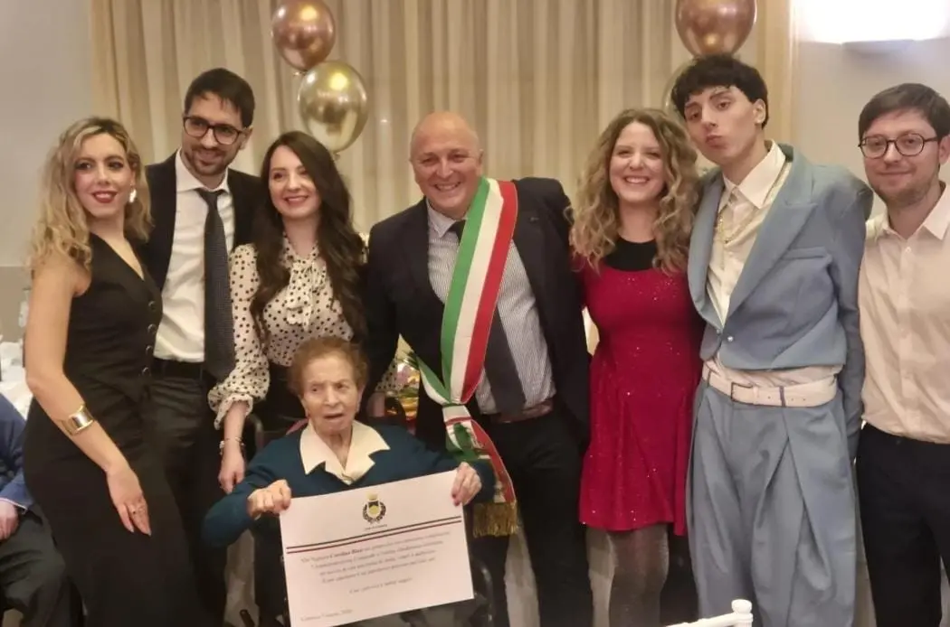 Cosenza festeggia i 100 anni di Carolina Blasi: una vita tra fede, memoria e solidarietà\n