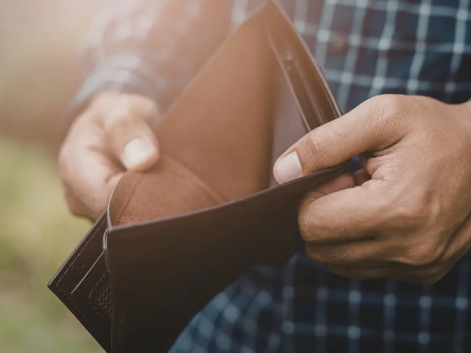 La Calabria dei 1.200 euro al mese e quella dei palazzi: il divario che la politica fatica a colmare