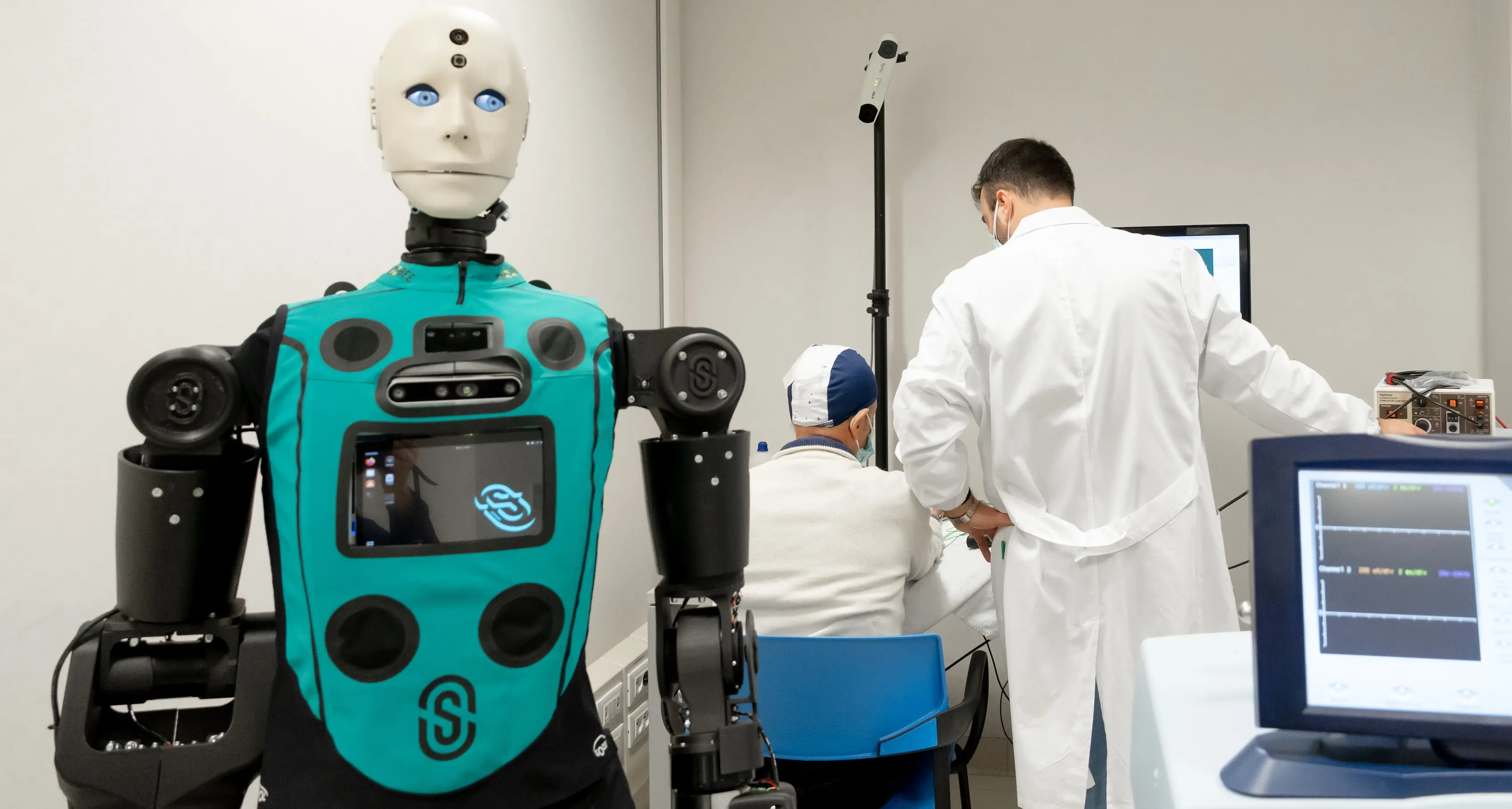 Robot umanoidi in corsia all’Annunziata di Cosenza: arrivano gli assistenti per l’igiene dei pazienti\n