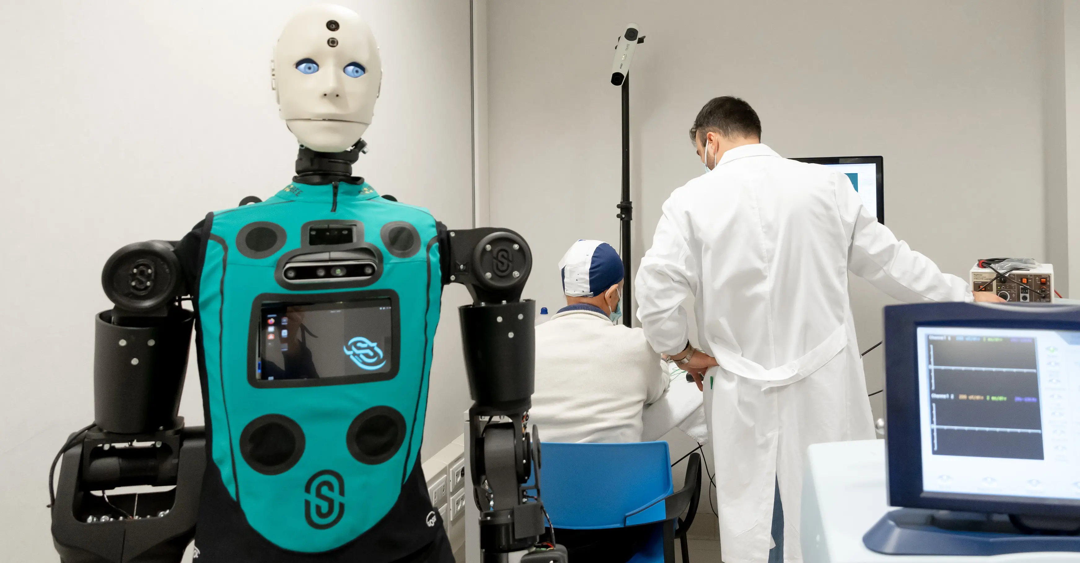 Robot umanoidi in corsia all’Annunziata di Cosenza: arrivano gli assistenti per l’igiene dei pazienti\n