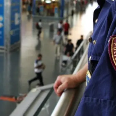 Controlli straordinari nelle stazioni calabresi: operazione della Polfer per la sicurezza dei viaggiatori\n